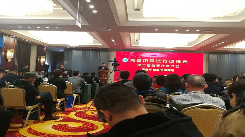 特斯特參加餐飲協會會議
