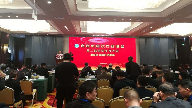 特斯特參加餐飲協會會議